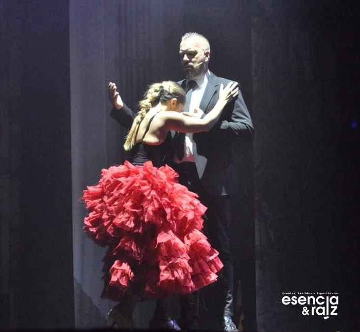 Jonathan España cantando con Lola Garcia y Esencia y Raiz - Cantaor Jonathan España - Madrid flamenco - Teatro San Pol - Flamenco en Madrid